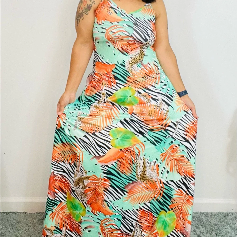 "Ree" Maxi Dress: Medium - Picture 2 of 7